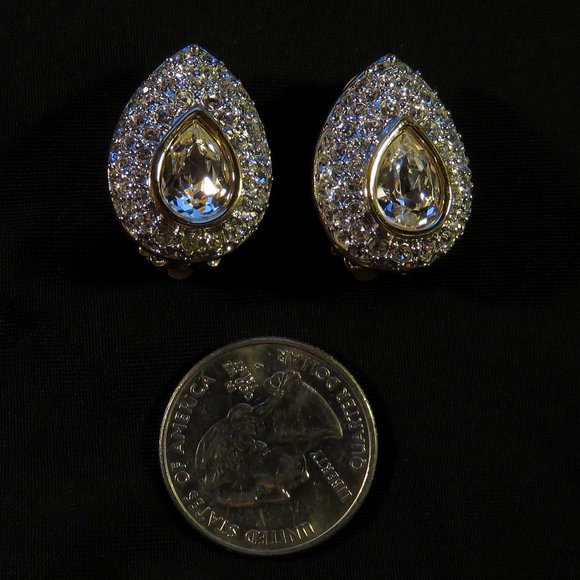 Vintage Signed Swarovski Pear Shaped Crystal and gold tone clip on earrings. - Picture 1 of 2